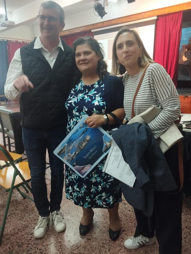 M.Stephane Besnard (ISM La Providence, Saint-Malo), Mme Kyriaki Lekka (Coordinatrice Erasmus de notre Lycée et fondatrice du programme eTwinning) et Mme Vasileia Metheniti (2e Collège Pilote d'Athènes)